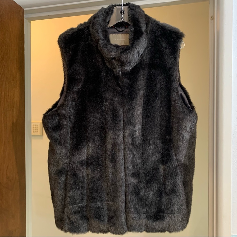 Banana republic faux fur vest  XL